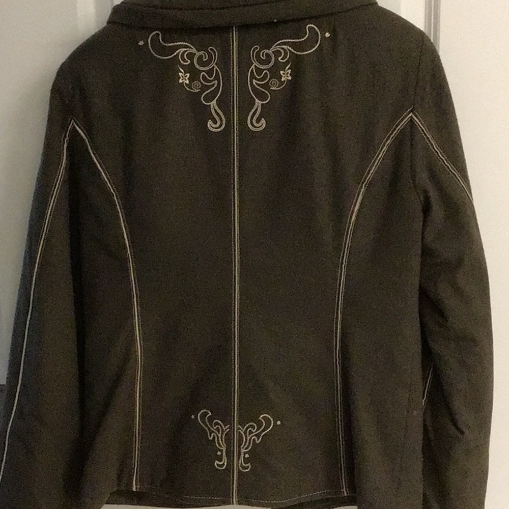 Bogner Apri ski jacket
Size 8
Olive colored-embroidery 
Great condition